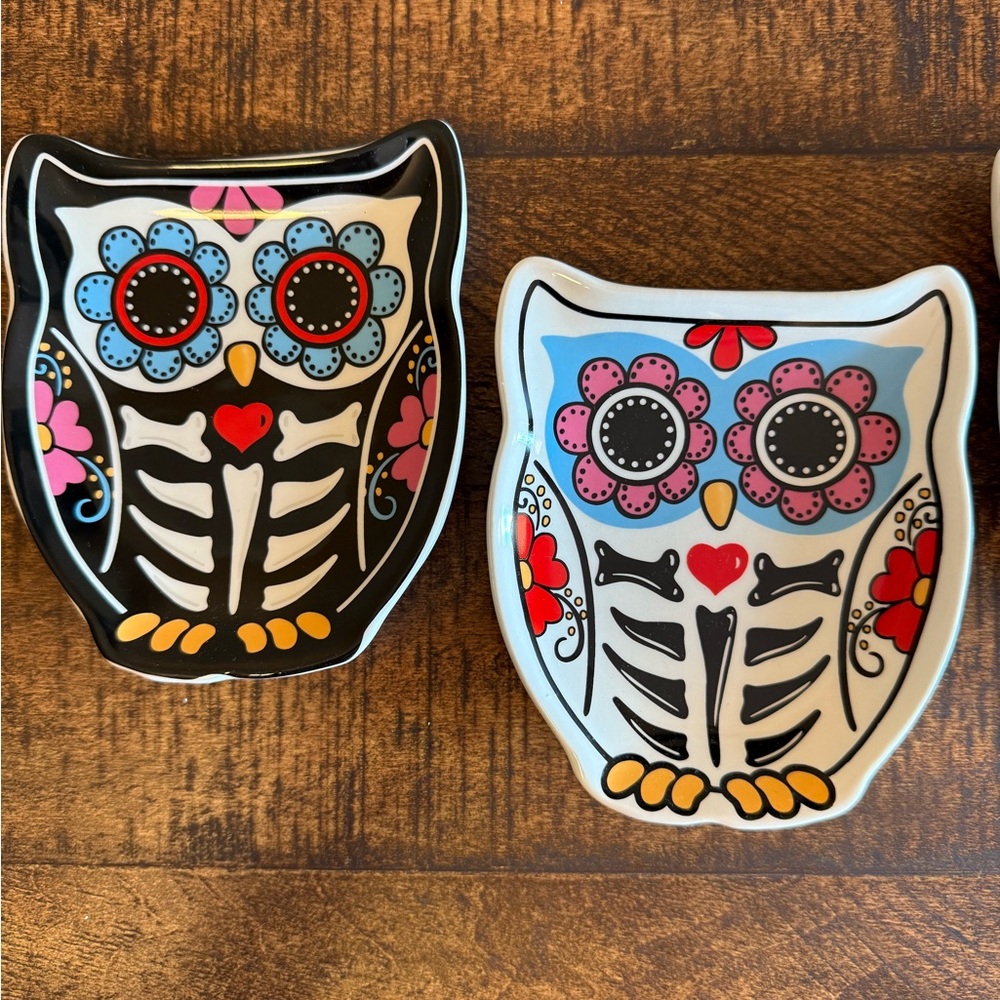 CrackerBarrel Exclusive Stoneware Dias de las Muertos/Day Of The Dead Owl Plates